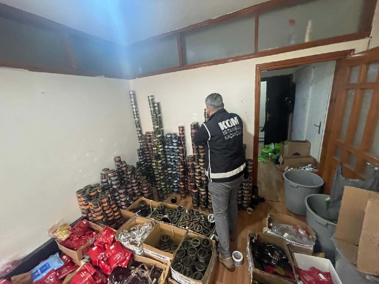 İstanbul'da kaçak tütün operasyonu: 53 şüpheli yakalandı