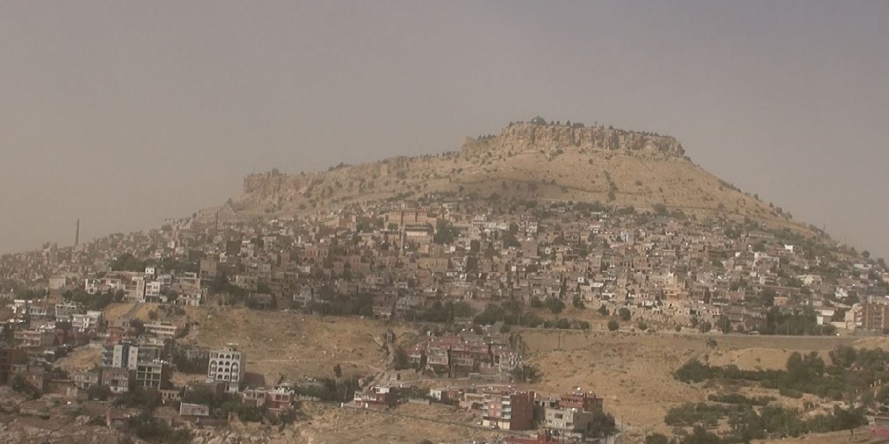 Diyarbakır ve Mardin’'i rüzgar vurdu: Göz gözü görmedi