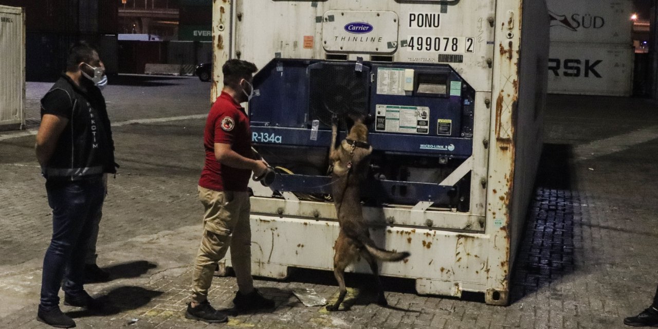 Mersin Limanı'nda onlarca kilo kokain yakalandı
