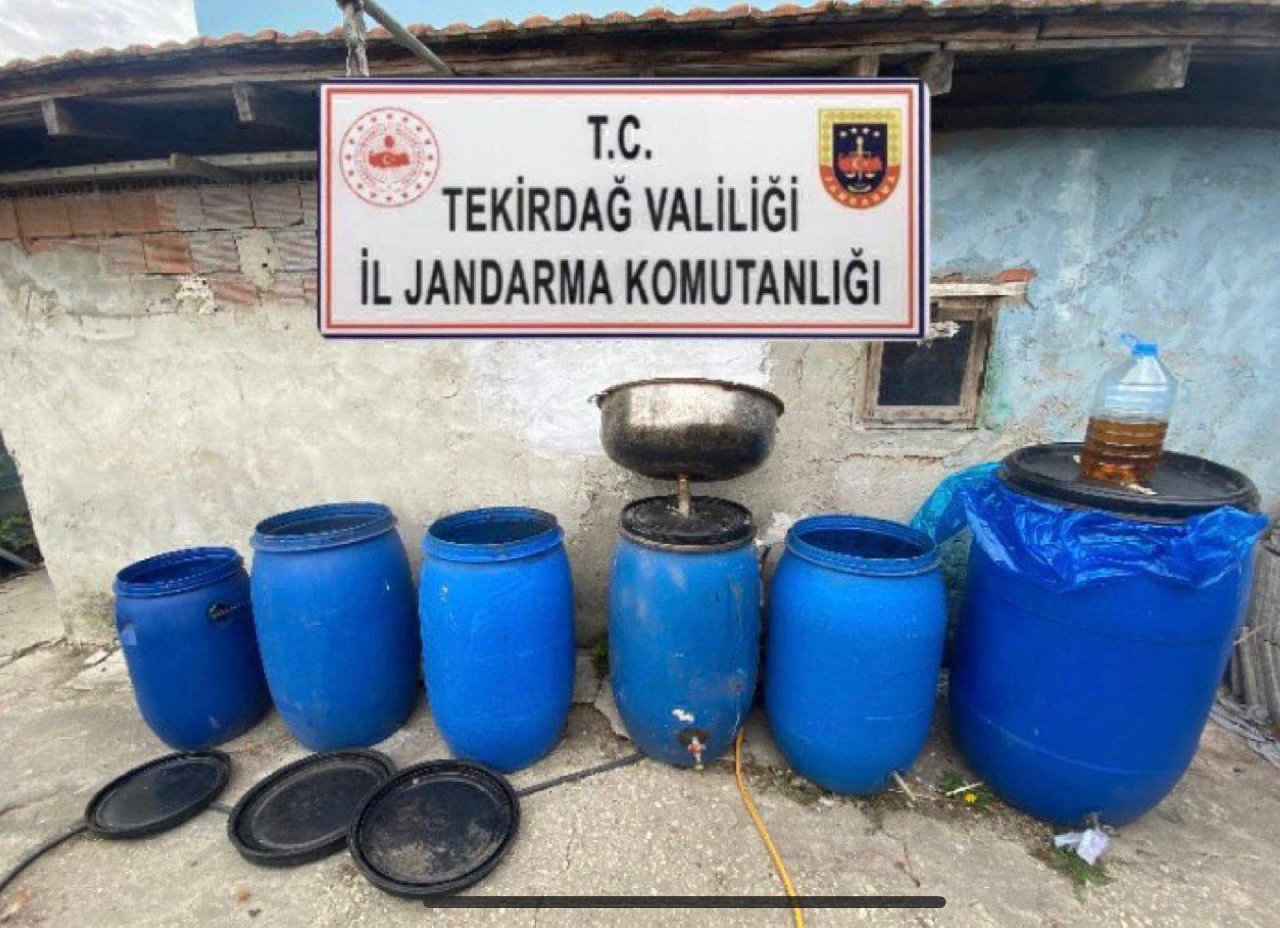 3 bin 687 litre sahte içki ele geçirildi