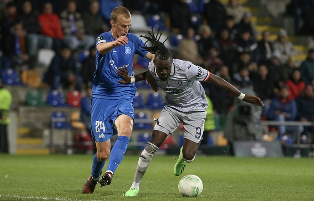 Başakşehir Letonya'da puanları paylaştı