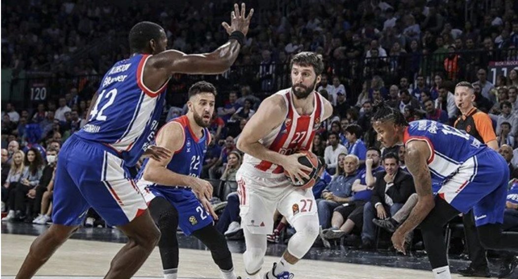 Anadolu Efes, Kızılyıldız'ı farklı mağlup etti