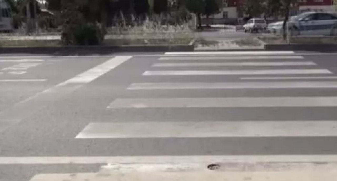 Yaya geçidinden geçmek istedi, ehliyetsiz sürücünün kurbanı oldu