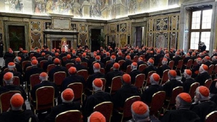 Vatikan'da panik! 40 eşcinsel papaz deşifre oldu