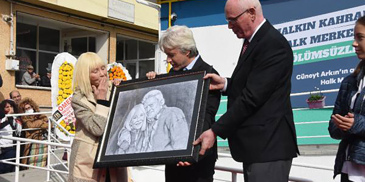 Cüneyt Arkın'ın adı, Eskişehir'deki halk merkezine verildi