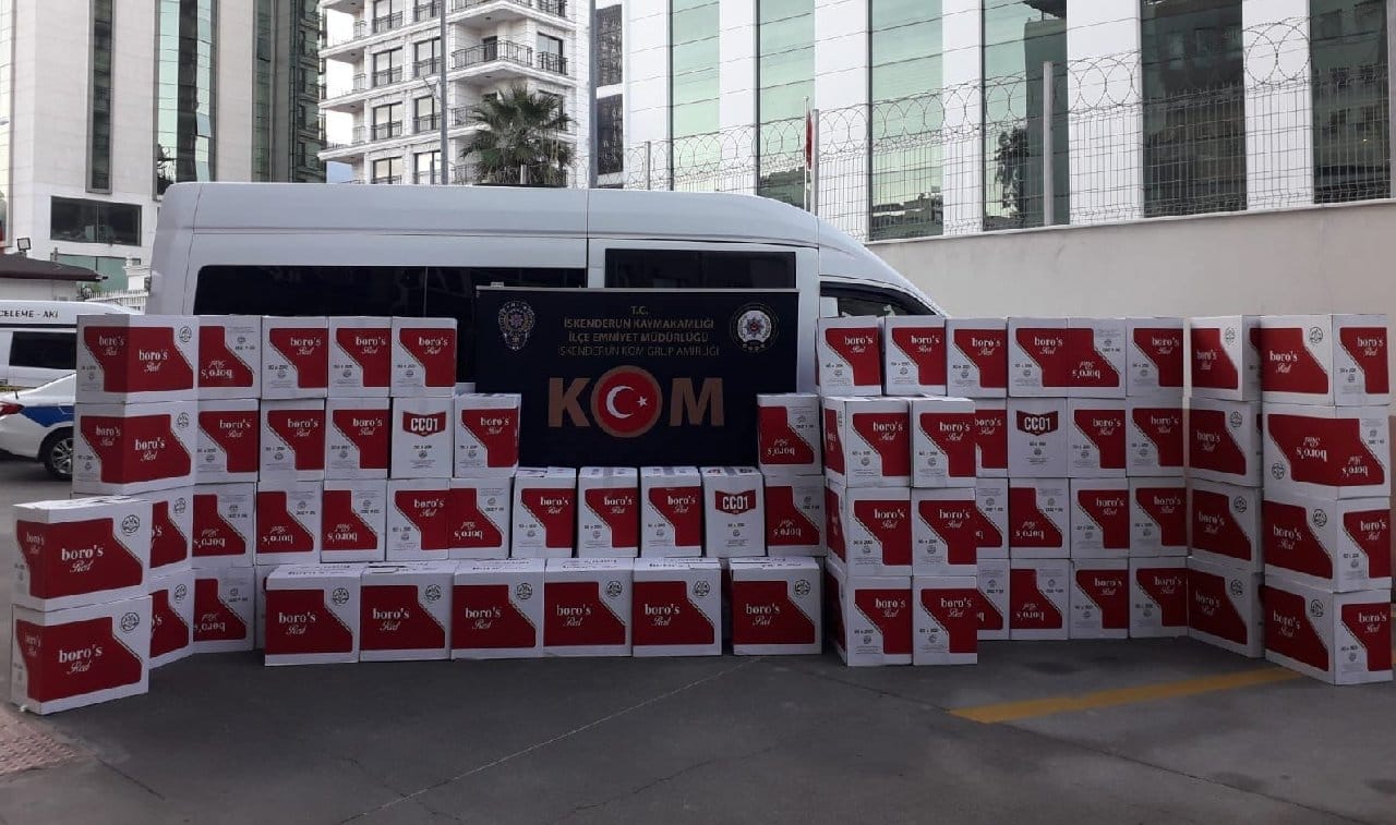 Hatay'da 900 bin makaron ile 270 kilogram tütün ele geçirildi