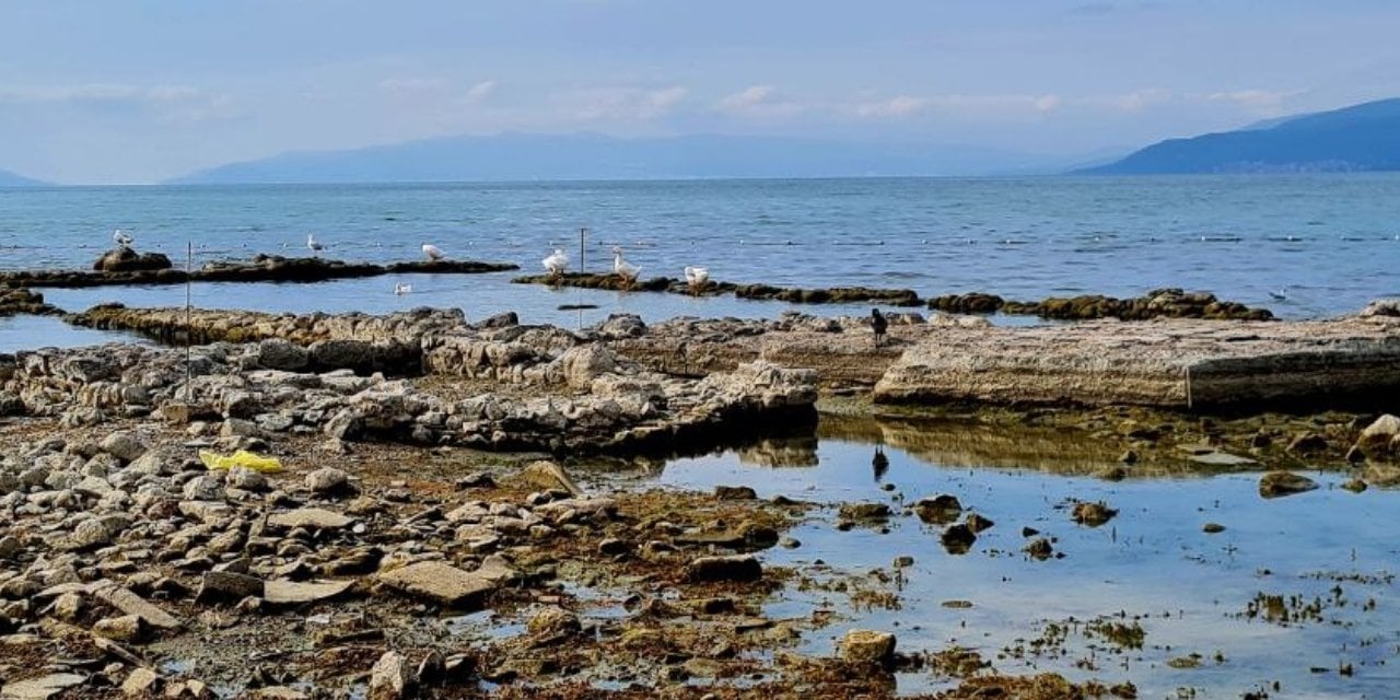 İznik Gölü'nü kuraklık vurdu: Batık bazilika kalıntısı ortaya çıktı