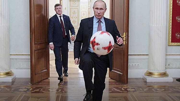 Vladimir Putin Kremlin’de top sektirdi
