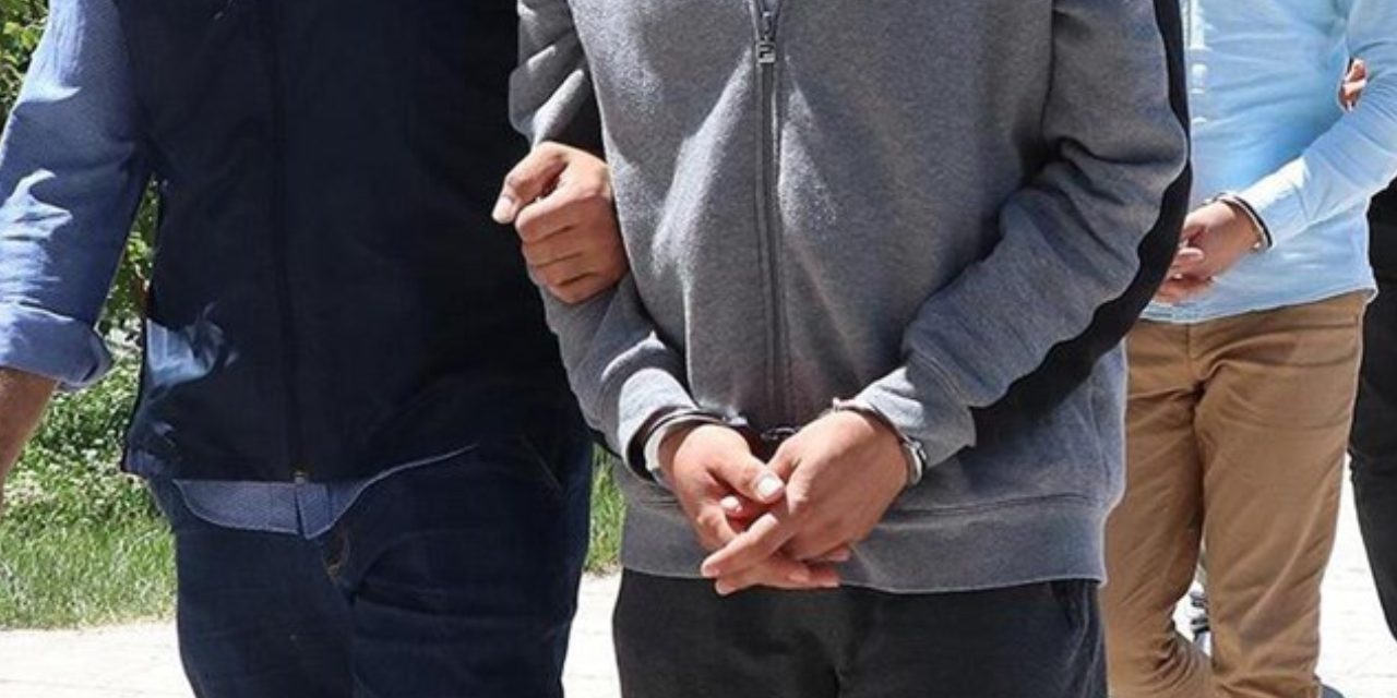 Rüşvet operasyonunda yakalanan 2 gümrük görevlisi tutuklandı