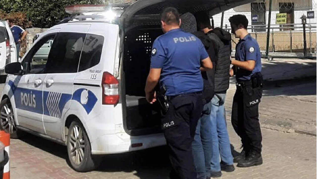 Kaçak göçmenlerle birlikte yakalanan 4 Türk vatandaşı tutuklandı