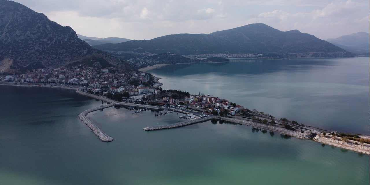 Eğirdir Gölü'ndeki su seviyesinde hızlı düşüş