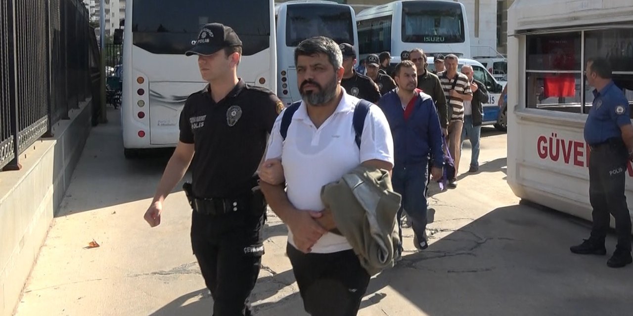 FETÖ'den gözaltına alınan 102 kişi adliyede