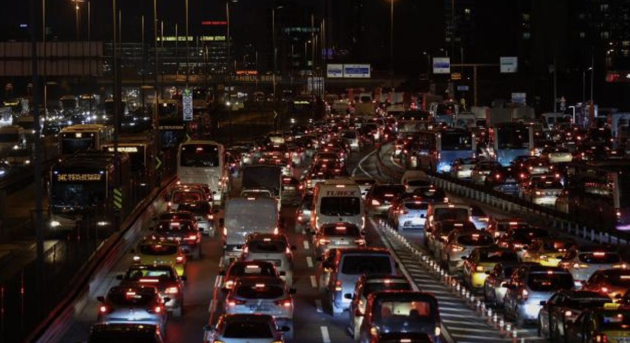 İstanbul'da trafik yoğunluğu yüzde 74'e ulaştı