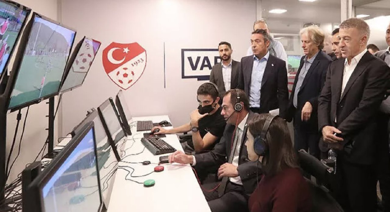 Kulüp başkanları ve teknik direktörler VAR odasında
