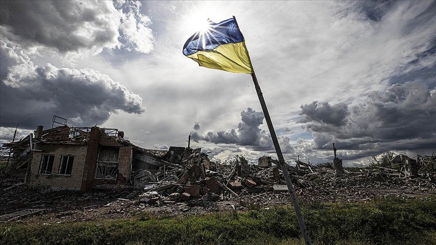 Ukrayna Herson'da altyapıyı onarıyor