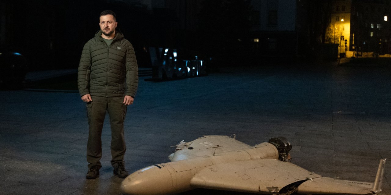 İran dronunun yanında poz verdi...  Zelenski: Moskova'nın kanatlarını kırpacağız