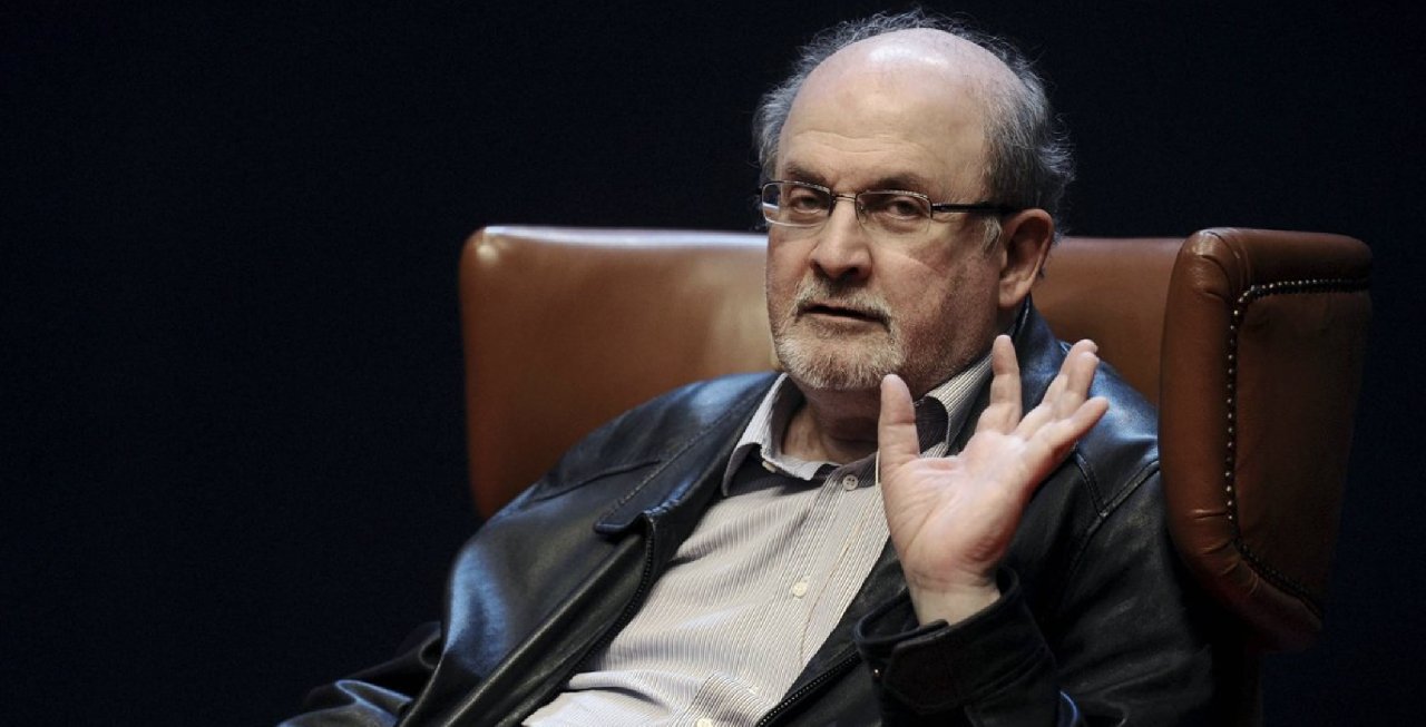 Salman Rüşdi'nin öldürülmesi için ödül vadeden vakfa yaptırım