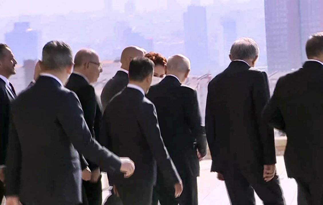 Meral Akşener ile Devlet Bahçeli tokalaştı