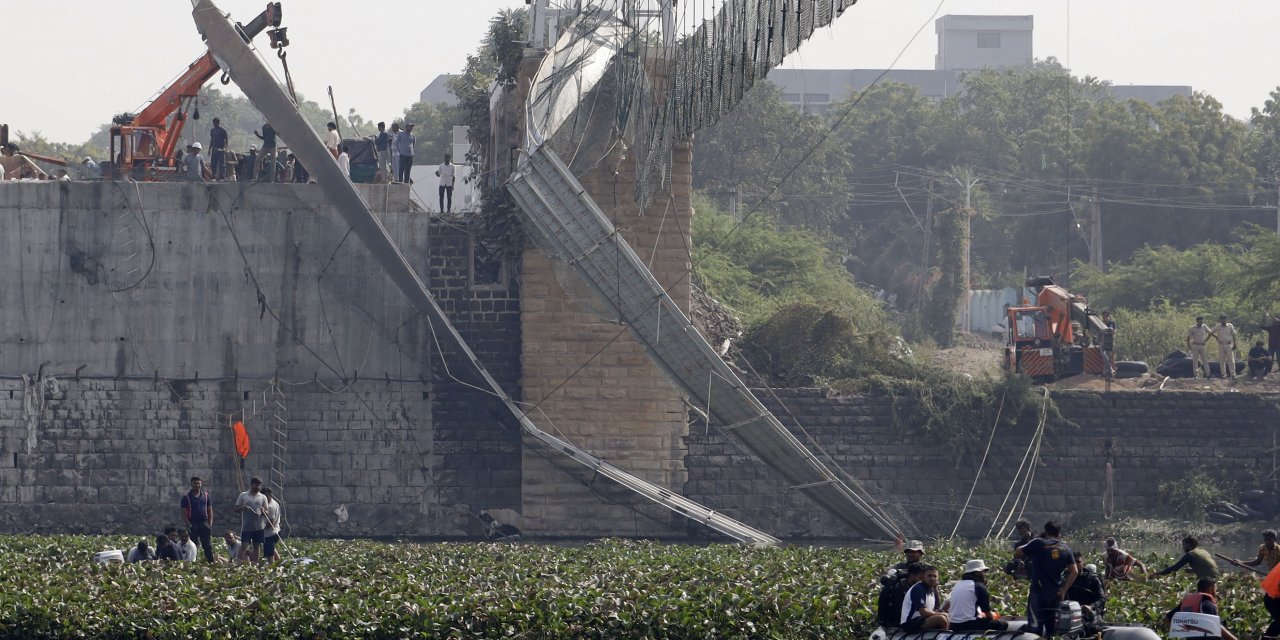 Hindistan'da köprü faciası: 9 kişi tutuklandı