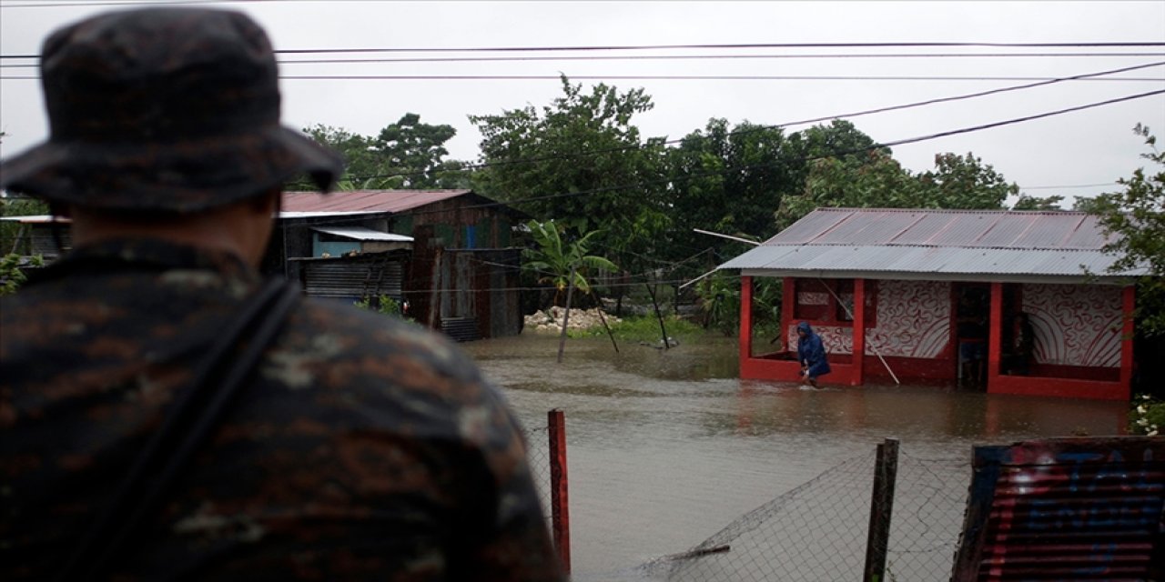 Kasırga vurdu: Belize'de OHAL ilanı
