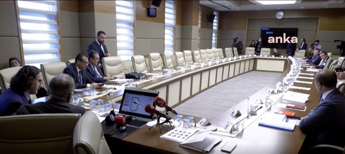 HDP'den AKP'ye 'boş koltuk' esprisi: Bir oylama olsa gittiniz