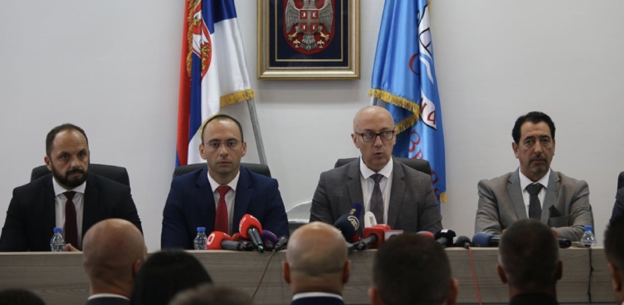 Kosovalı Sırplar ülkedeki kurumlardan çekildi