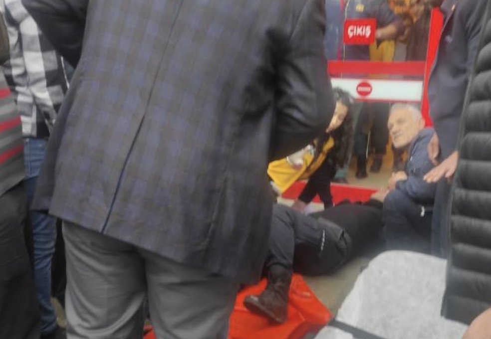 Polis merkezinde tartıştığı polisi vurdu