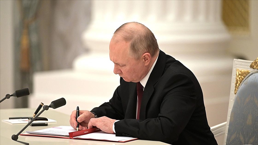 Putin, LGBTİQ+ karşıtı yasayı imzaladı