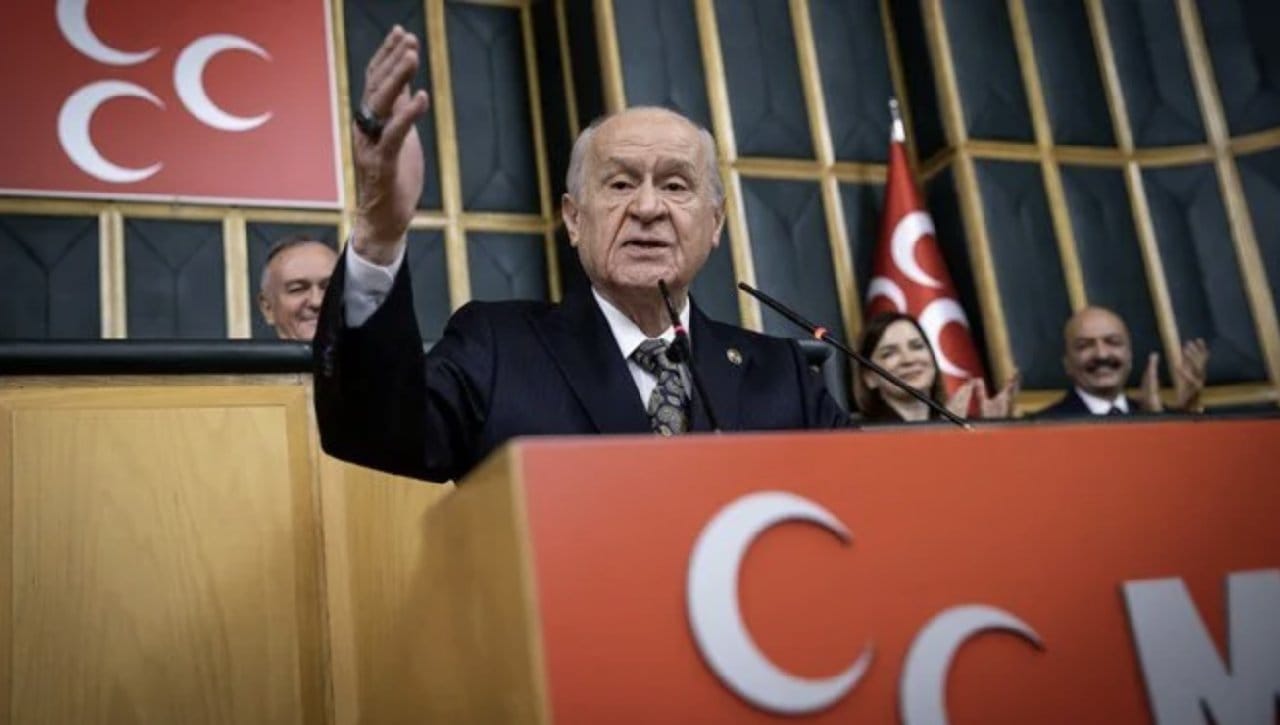 Bahçeli havlu attı!