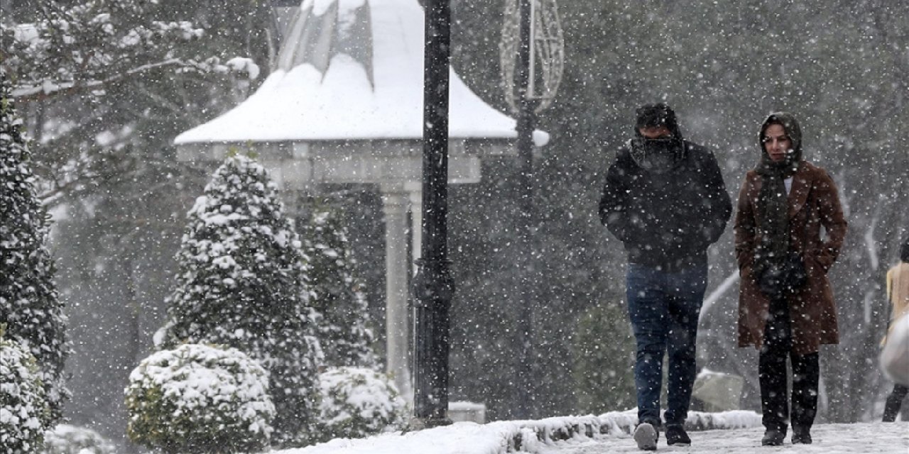 İklim bilimci tarih verdi: İstanbul'a kar ne zaman yağacak?