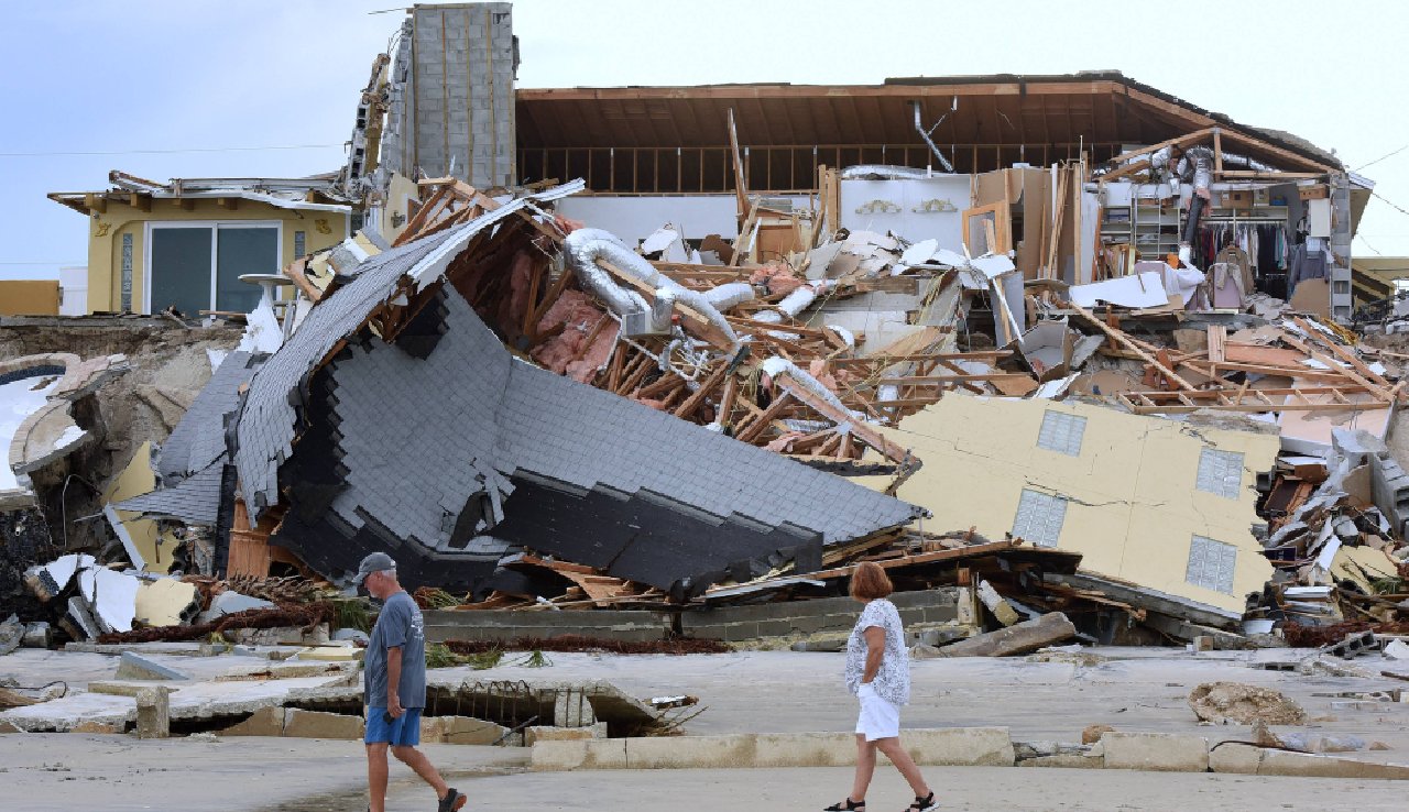 Nicole Kasırgası, ABD'yi etkisi altına aldı: 2 ölü