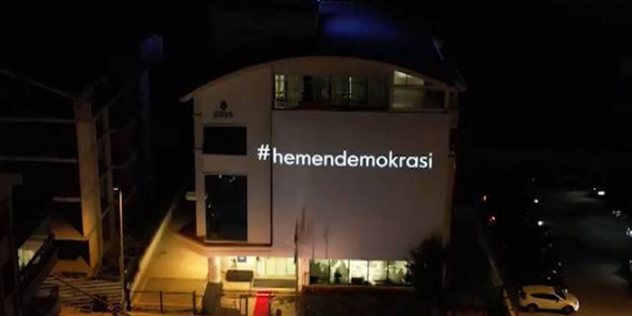DEVA binasında 'Hemen Demokrasi' vurgusu