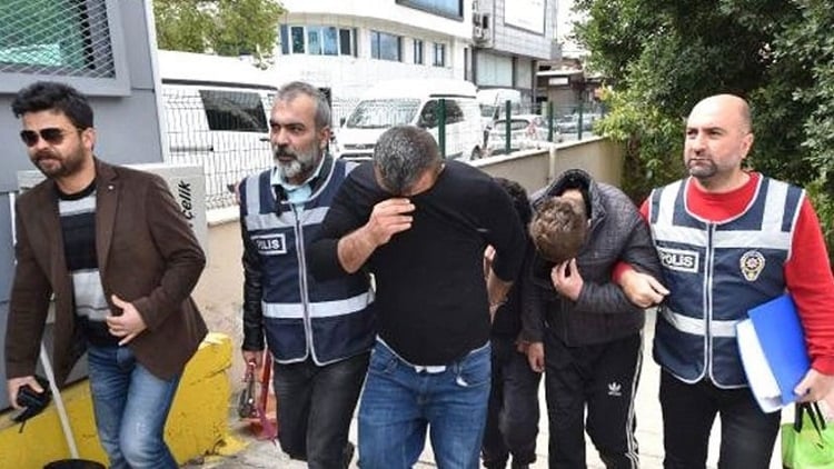 Kablo hırsızlığından yakalanan zanlıdan yüzsüz savunma: Hırsız değil, kadın satıcısıyım