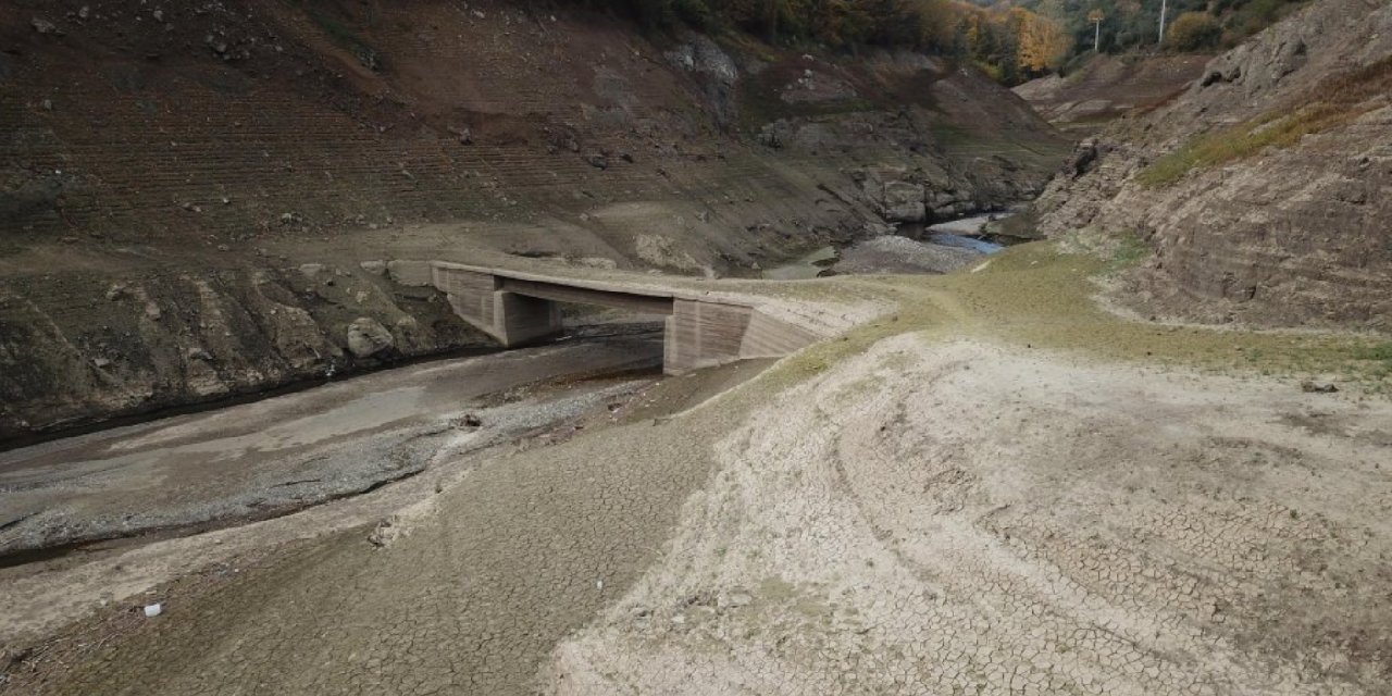 Yuvacık Barajı'nda su seviyesi düştü: Eski köprüler ortaya çıktı