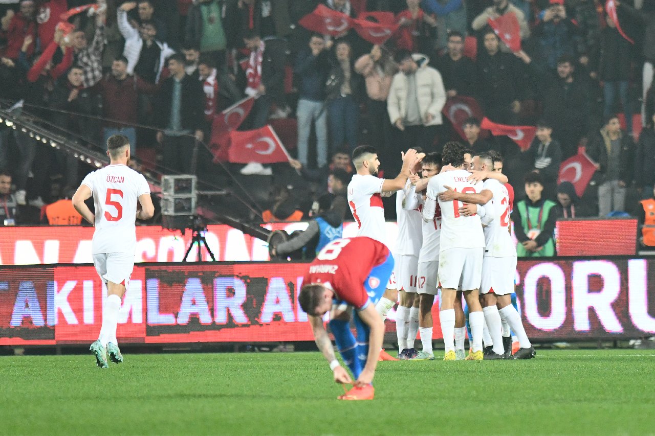 Çekya'yla hazırlık maçı: Türkiye sahadan galip ayrıldı