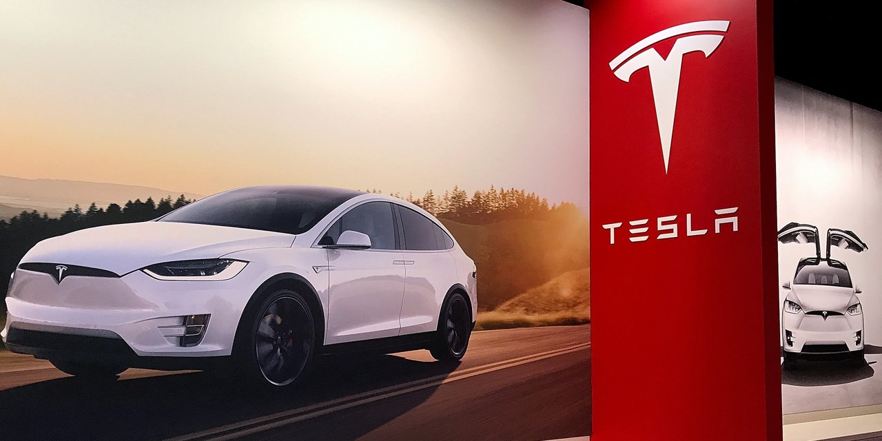 Tesla'dan 363 bine yakın araca güncelleme