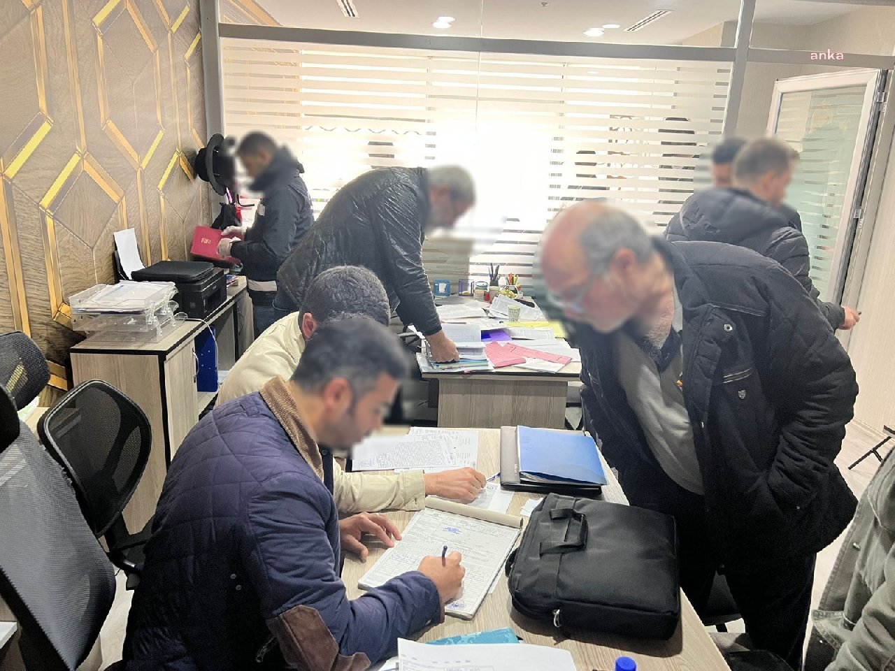 İstanbul'da sahte belge çetesine operasyon: 2 kişi gözaltında