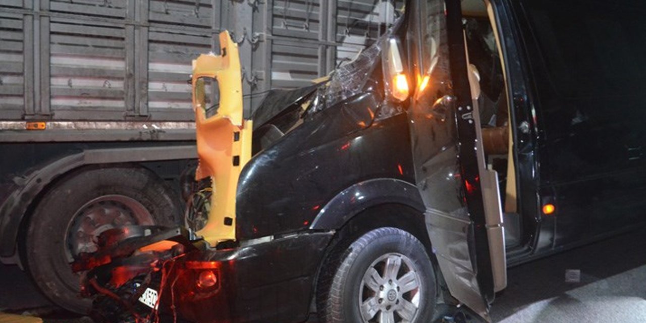 Tiyatro ekibini taşıyan minibüsün şoförü tutuklandı