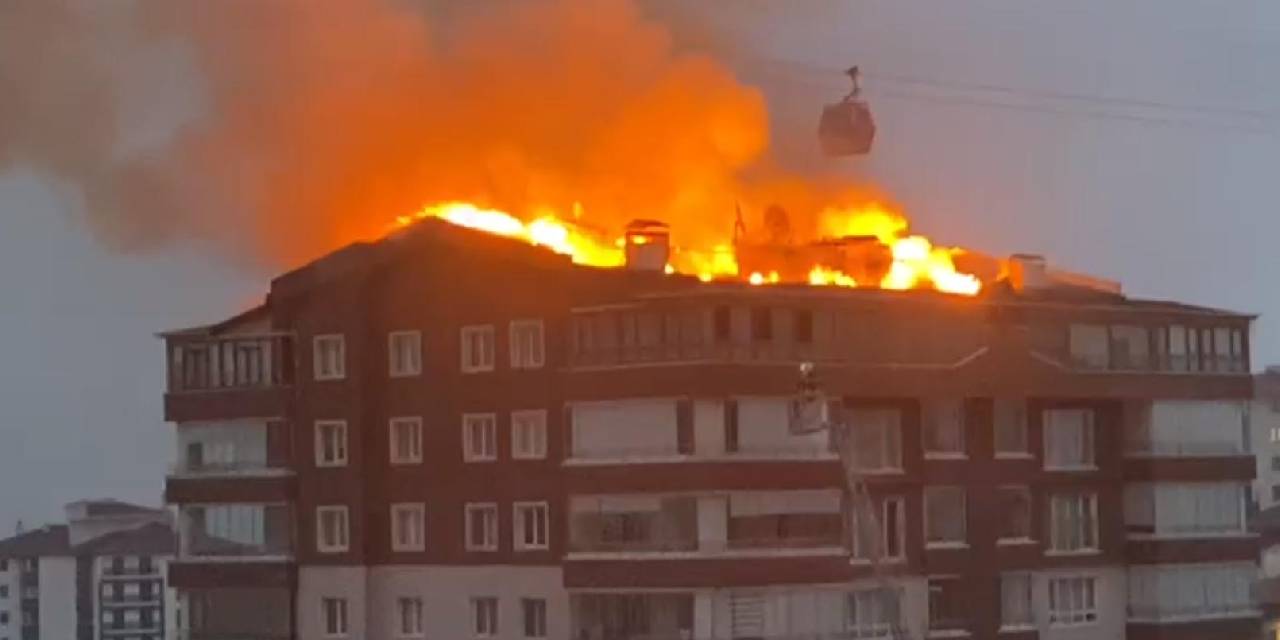 Binanın çatısında yangın çıktı: 8 kişi dumandan etkilendi