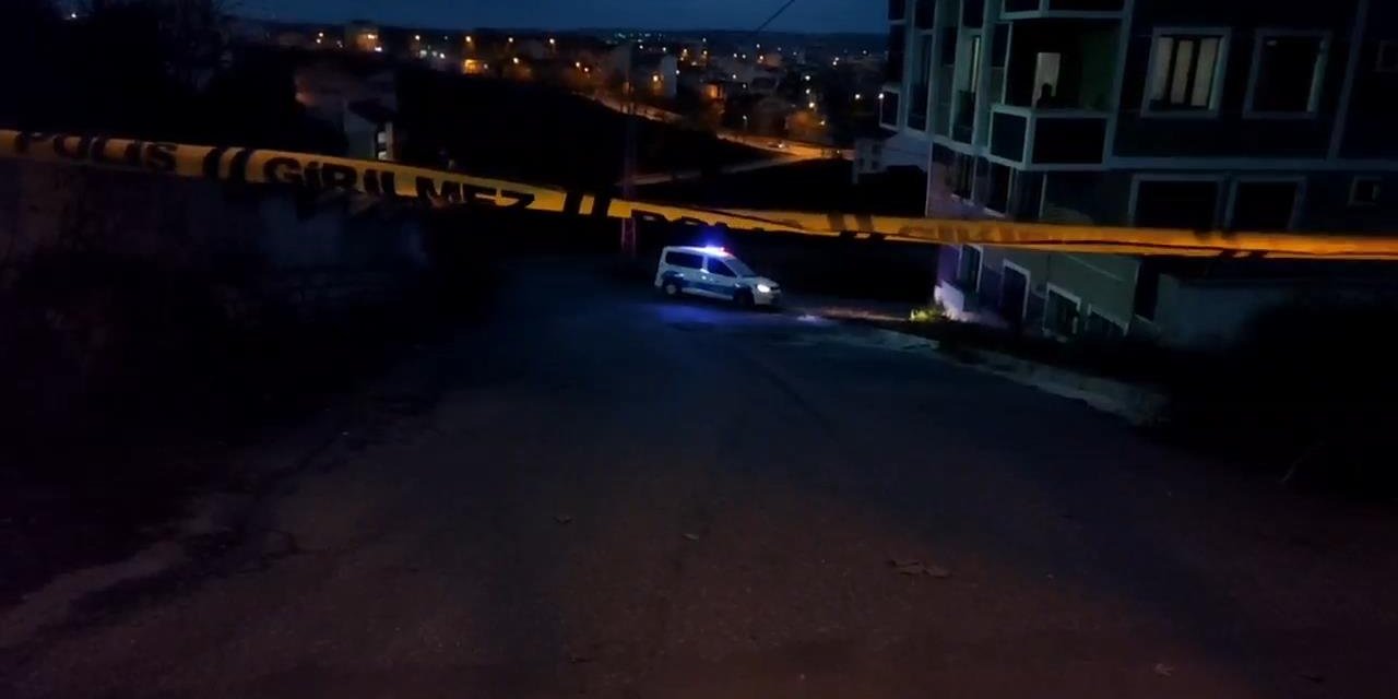 Aracın altında kalan çocuk metrelerce sürüklendi