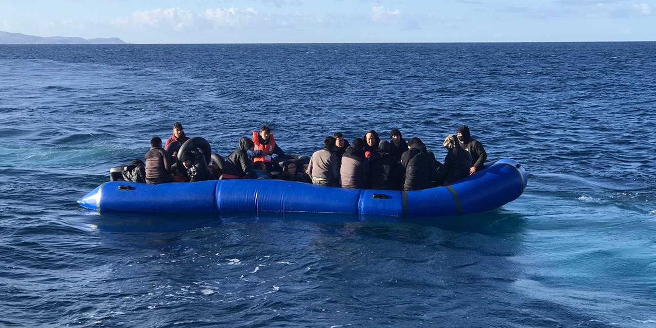 Çanakkale'de 35 göçmen kurtarıldı