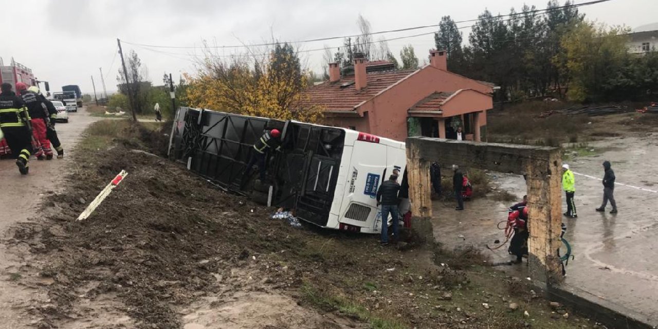 Diyarbakır'da yolcu otobüsü devrildi: Çok sayıda yaralı