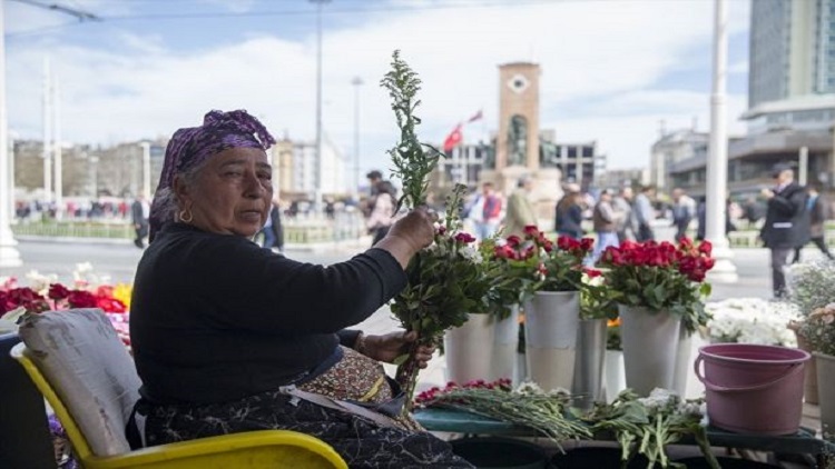 Taksim'in sembolleri tek tek siliniyor: Çiçekçiler kovuluyor...