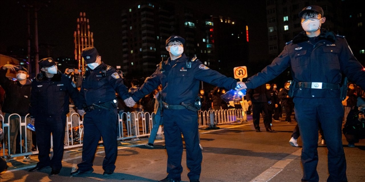 Şanghay'da protestolara barikat engeli