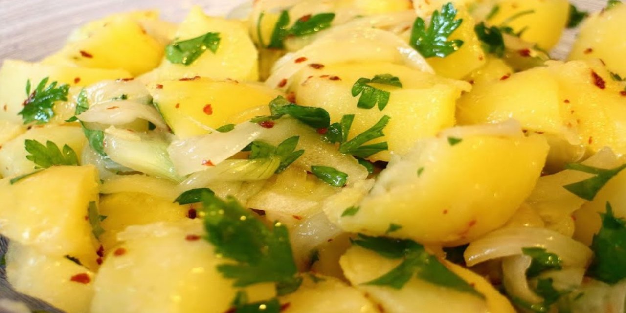 Patates salatasını yaparken böyle yapmayı deneyin çünkü daha lezzetli oluyor