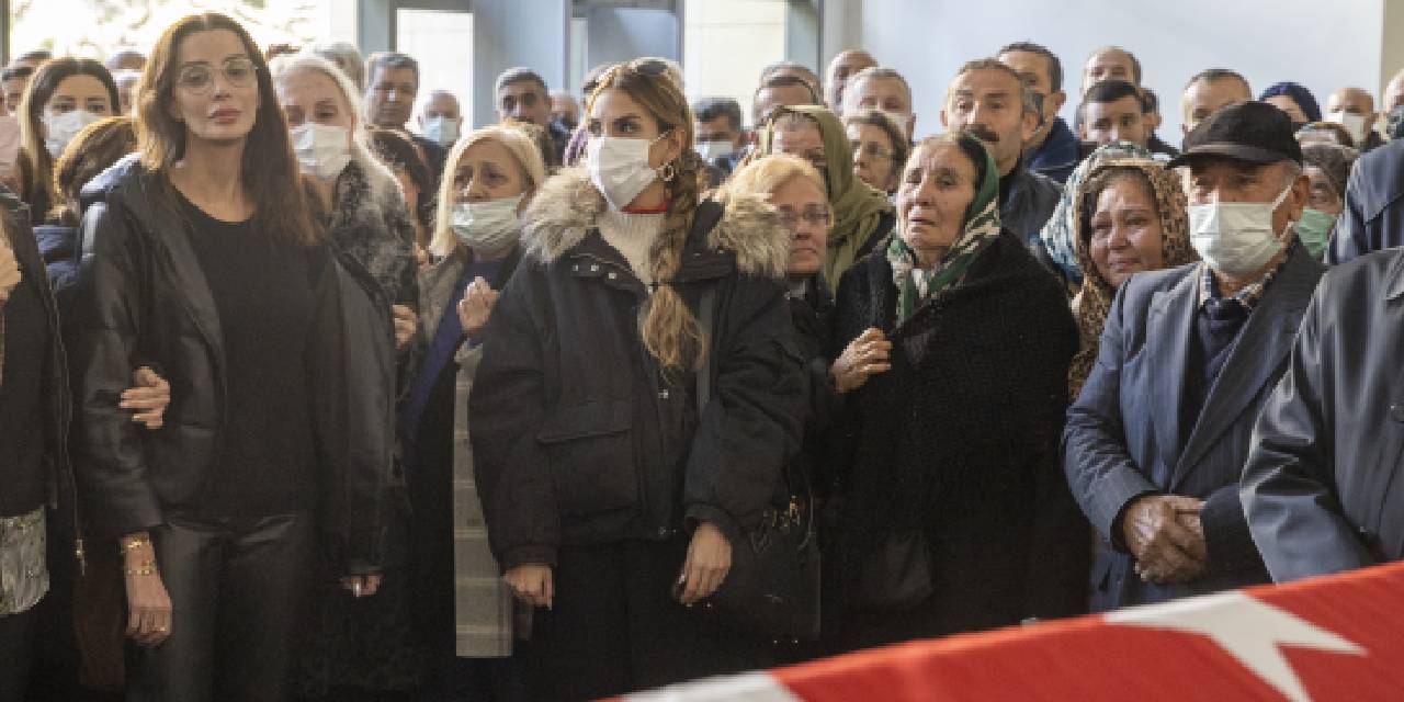 Özge Ulusoy'un babası için cenaze töreni düzenlendi