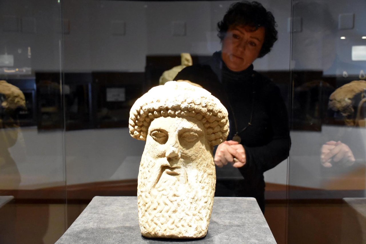 2 bin yıllık 'Hermes' ve 'Herme' heykelcikleri ilk kez sergide
