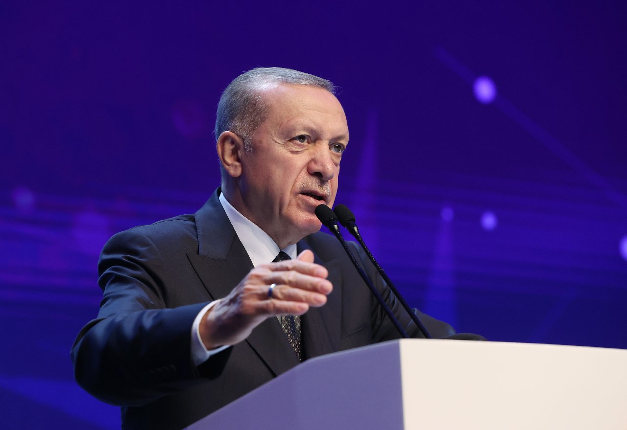 Erdoğan: Biz görevde oldukça kimse Türkiye'yi eski baskıcı, yasakçı günlerine geri döndüremeyecektir