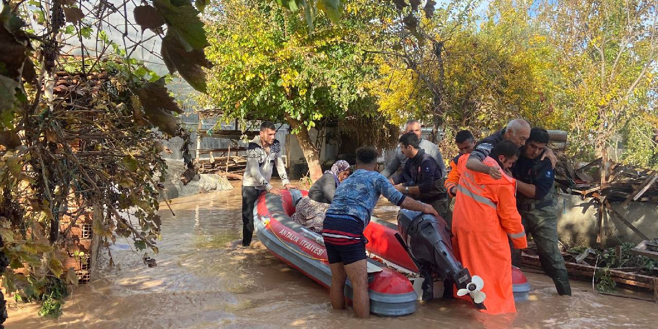 Antalya'da sel: 1 kişi yaşamını yitirdi