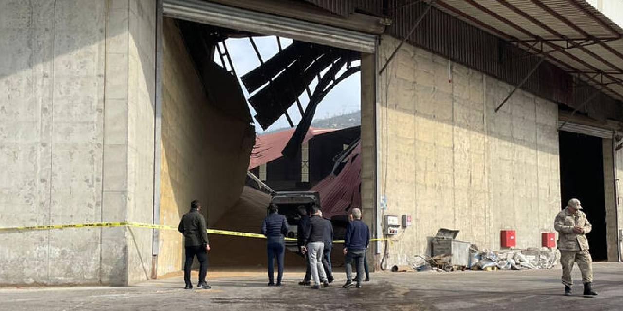Deponun çatısı çöktü, 2 işçiden biri öldü